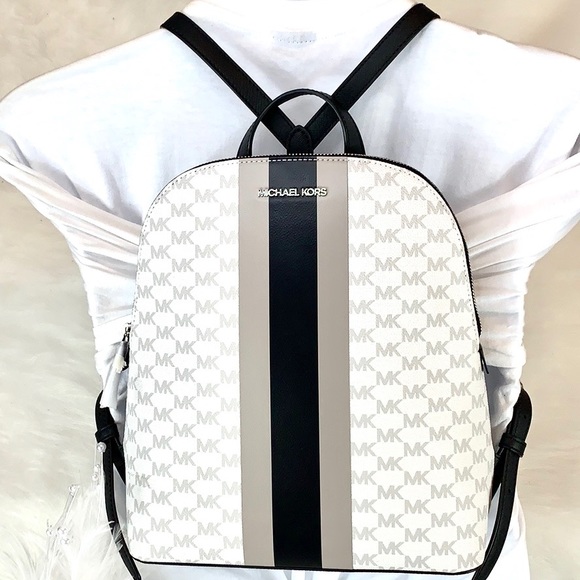 🖤 New Michael Kors 🖤Cindy Backpack Center - Picture 2 of 9